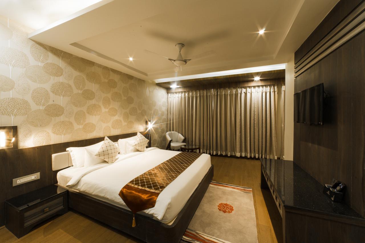 Costa Riviera Hotel Varanasi Exterior foto